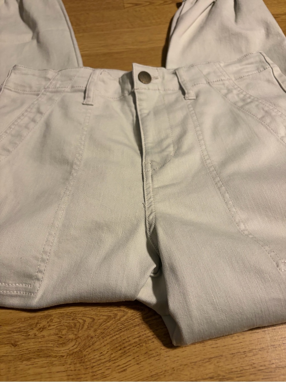 CAbi Cream Elastic Ankle denim Joggers- size 6 NWOT - Picture 2 of 9